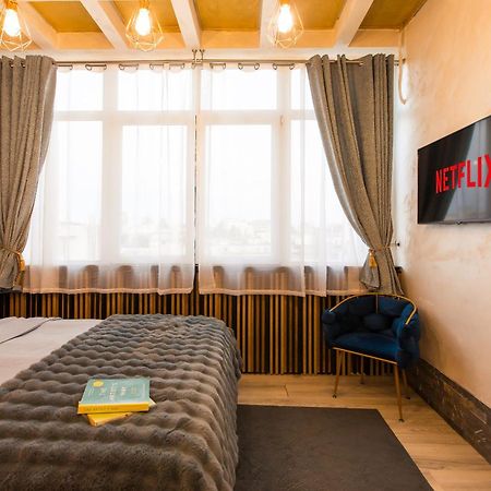 Royalty Apt With City Views On Calea Victoriei Bucharest Exterior photo