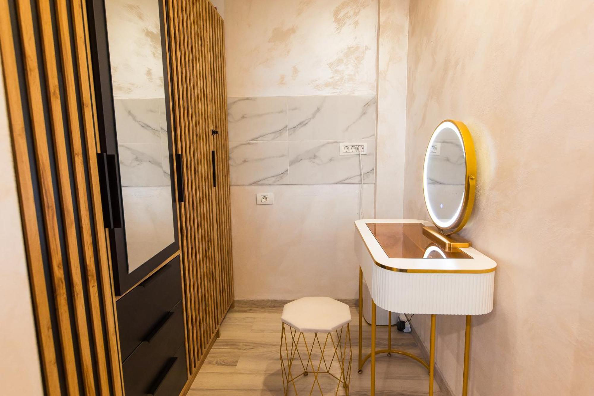 Royalty Apt With City Views On Calea Victoriei Bucharest Exterior photo